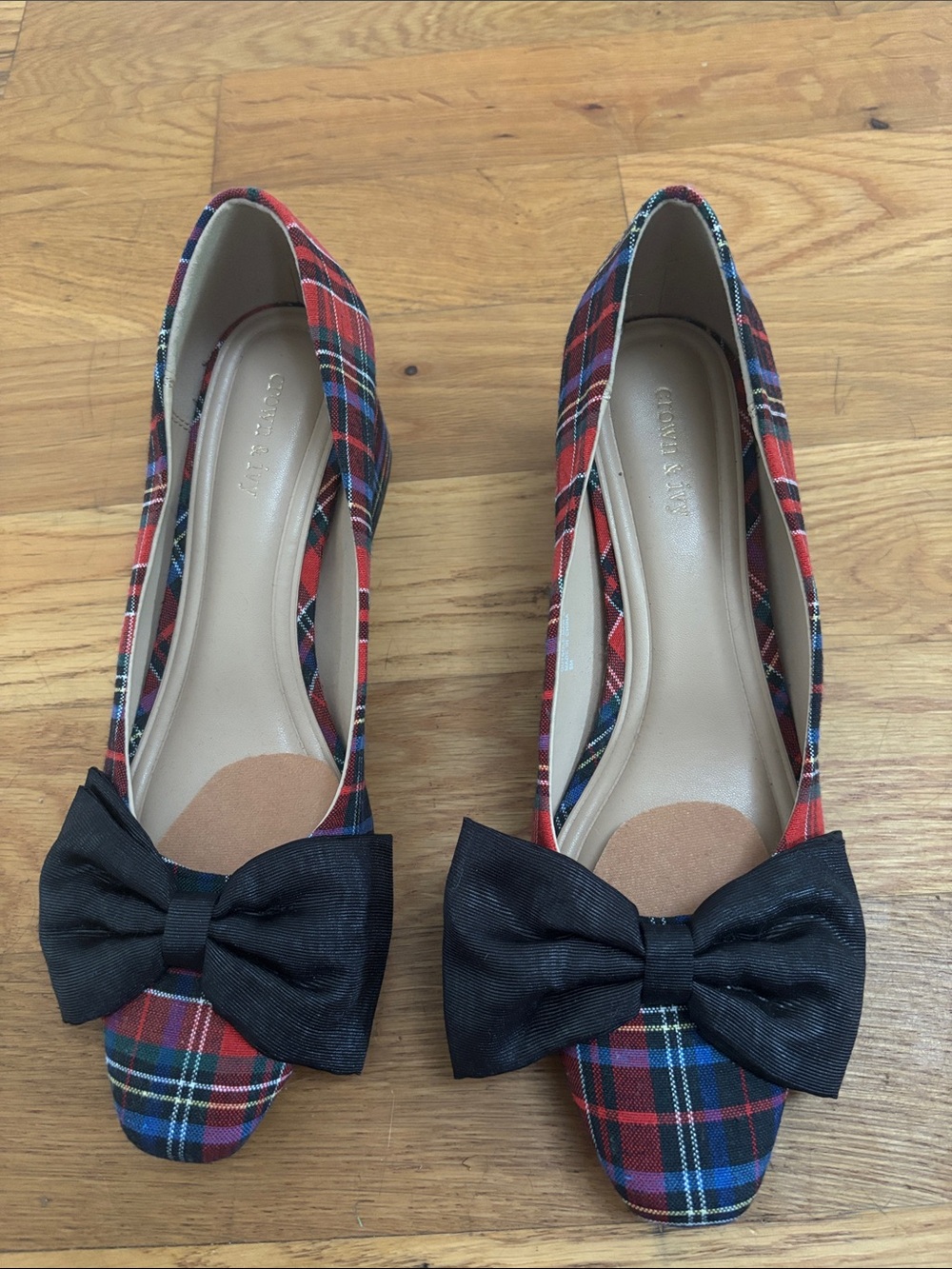 Crown & Ivy Plaid Block Heel Pumps Size 9 Red Tartan Holiday Bow Shoes Evelyn